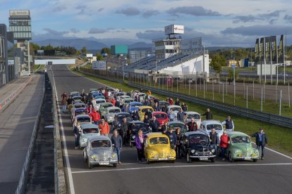 El Circuito del Jarama, en Madrid, acoge una concentración para conmemorar el 70 aniversario del Renault 4CV que fue fabricado en Valladolid. -RENAULT