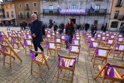 Acto de reivindicación del Día Internacional de la Eliminación de la Violencia hacia las Mujeres en Ponferrada. - ICAL