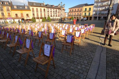 Acto de reivindicación del Día Internacional de la Eliminación de la Violencia hacia las Mujeres en Ponferrada. - ICAL