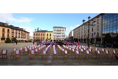 Acto de reivindicación del Día Internacional de la Eliminación de la Violencia hacia las Mujeres en Ponferrada. - ICAL
