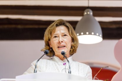 Acto en la La representante del consejo sectorial del ayuntamiento, Carmen Melendez, durante el acto del ayuntamiento en conmemoración del Día Internacional de Eliminación de la Violencia Contra la Mujer. - ICAL