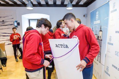 Acto en la Diputación de Segovia en conmemoración del Día Internacional de Eliminación de la Violencia Contra la Mujer. - ICAL