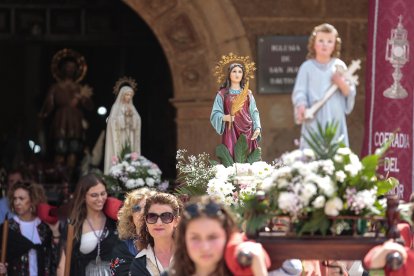 Celebración del Corpus Christi en Laguna de Negrillos en León, con la representación de la figura de San Sebastián.- ICAL