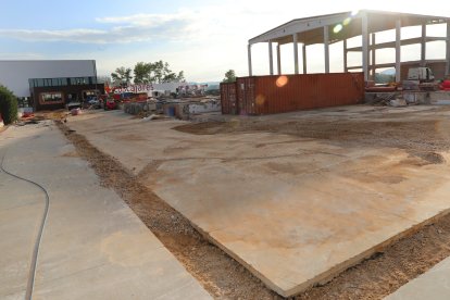 La empresa agroalimentaria Cascajares, que sufriera un incendio que destruyó por completo la fábrica, está construyendo una nueva factoría mas grande junto a la anterior. -ICAL