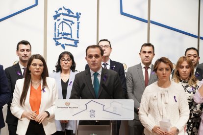 Los grupos políticos de la Diputación de Valladolid leen una declaración contra la Violencia de Género. - ICAL