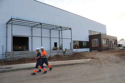 La empresa agroalimentaria Cascajares, que sufriera un incendio que destruyó por completo la fábrica, está construyendo una nueva factoría mas grande junto a la anterior. -ICAL