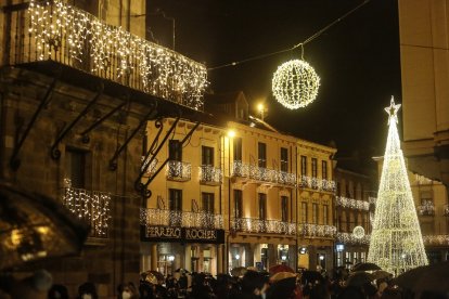 Encendido de las luces de navidad de Ferrero Rocher en Astorga. -E.M