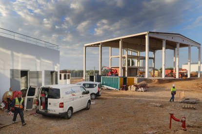 La empresa agroalimentaria Cascajares, que sufriera un incendio que destruyó por completo la fábrica, está construyendo una nueva factoría mas grande junto a la anterior. -ICAL