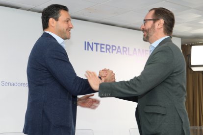 Brágimo / ICAL . Interparlamentaria del PPCyL, junto a más de 60 parlamentarios autonómicos y nacionales, como el portavoz del GPP en el Senado, Javier Maroto(D); y el Portavoz del GPP en las Cortes, Raúl de la Hoz(I). ICAL