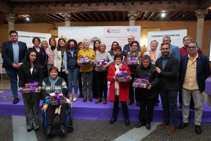 La Diputación reúne a diferentes generaciones de segovianos en un vídeo que reflexiona sobre el poder de los cuentos para construir una sociedad libre de violencia de género. - ICAL