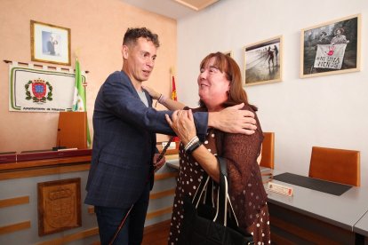 Pleno de Constitución del Ayuntamiento de Villablino (León), en el que ha sido elegido como alcalde el socialista Mario Rivas.- ICAL