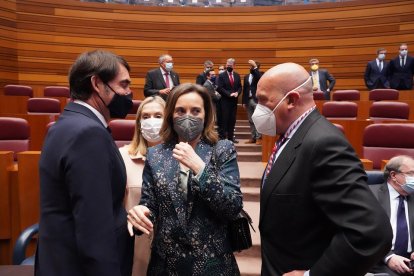 Juan Carlos Suárez-Quiñones y Jesús Julio Carnero conversan con Cuca Gamarra.- ICAL