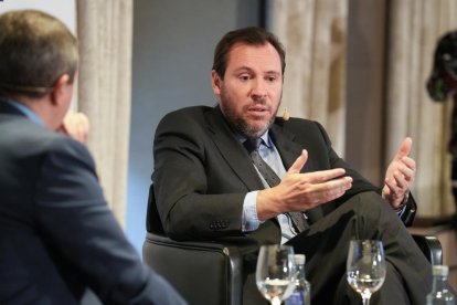El ministro de Transportes y Movilidad Sostenible, Óscar Puente. Club de Prensa El Mundo - Conversaciones Políticas con Óscar Puente. -J.M. LOSTAU