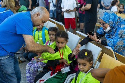 Llegada de 136 niños saharauis al aeropuerto de Valladolid para pasar el verano con familias de Castilla y León, en el marco de Vacaciones en Paz.- Ical