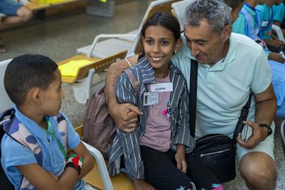 Llegada de 136 niños saharauis al aeropuerto de Valladolid para pasar el verano con familias de Castilla y León, en el marco de Vacaciones en Paz.- Ical