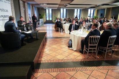 Club de Prensa El Mundo - Conversaciones Políticas con Óscar Puente. -J.M. LOSTAU