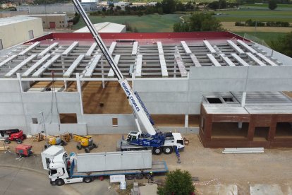 Obras en la nueva fábrica de Cascajares en Dueñas, Palencia. E.M.