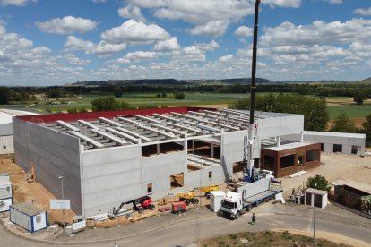 Obras en la nueva fábrica de Cascajares en Dueñas, Palencia. E.M.