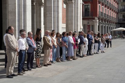 El Ayuntamiento de Valladolid guarda un minuto de silencio en repulsa al asesinato de una mujer en Béjar (Salamanca).- ICAL
