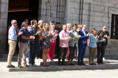 Minuto de silencio en el Ayuntamiento de Ponferrada por el asesinato machista en Béjar (Salamanca).- ICAL