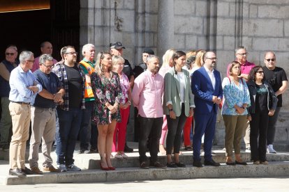 Minuto de silencio en el Ayuntamiento de Ponferrada por el asesinato machista en Béjar (Salamanca).- ICAL