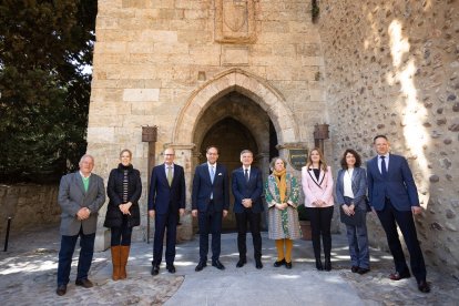 El presidente de Paradores de Turismo, Pedro Saura, el presidente de la Diputación de Salamanca, Javier Iglesias, la subdelegada del Gobierno en Salamanca, Encarnación Pérez, y el alcalde de Ciudad Rodrigo, Marcos Iglesias, participan a presentación de las obras del Parador Nacional de Turismo. -ICAL