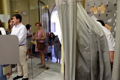 23J- Votaciones en un colegio electoral de Salamanca