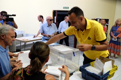 23J- Votaciones en un colegio electoral de Salamanca