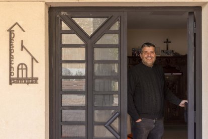 Angel González, párroco de Villares de la Reina - ICAL