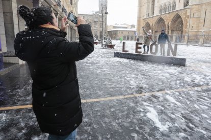Las nevadas cubren la ciudad de León.- ICAL