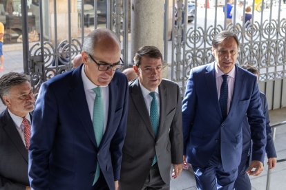 El presidente de la Junta de Castilla y León, Alfonso Fernández Mañueco, asiste al Pleno extraordinario de constitución de la corporación provincial de la Diputación de Salamanca del periodo 2023-2027. -ICAL