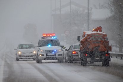 La nevadas cubres municipios de la montaña central leonesa.- ICAL