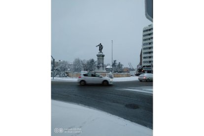 Las nevadas cubren la capital leonesa.- E. M.