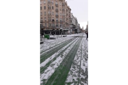 Las nevadas cubren la capital leonesa.- E. M.