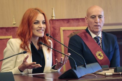 Los astronautas, Sara García y Pablo Álvarez, fueron recibidos en el Ayuntamiento de León. ICAL