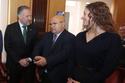 Los astronautas, Sara García y Pablo Álvarez, fueron recibidos en el Ayuntamiento de León. ICAL