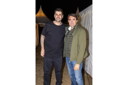 Celebración del festival Músicos en la Naturaleza 2023. Melendi con el consejero Suárez Quiñones. -ICAL