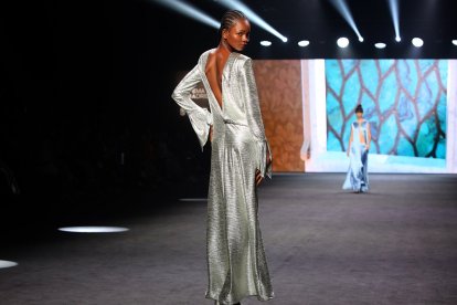 La diseñadora Salmatina, Fely Campo, desfila en la Mercedes Fashion Week.- ICAL