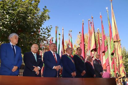 El delegado territorial, Eduardo Diego; el subdelegado del Gobierno, Faustino Sánchez; los alcaldes del Voto y el acalde de León, José Antonio Díez, en la celebración de la tradicional romería de San Froilán, declarada de Interés Turístico Provincial y Regional.- ICAL