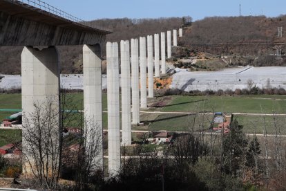 Viaducto de la variante de Guardo en Palencia.- ICAL