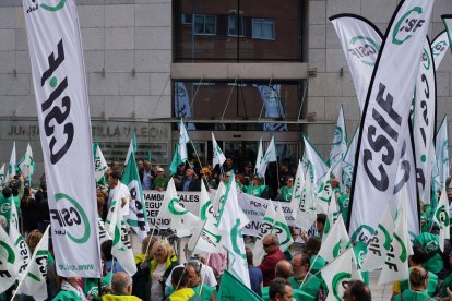 Concentración de trabajadores del dispositivo de incendios de la junta.- ICAL