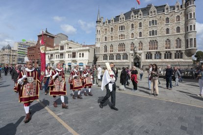 Ceremonia tradicional de Las Cabezadas celebrada en León.- ICAL