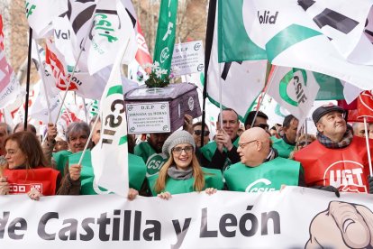 UGT, CCOO y CSIF salen a las calles por las 35 horas.- ICAL
