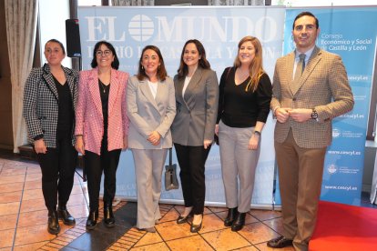 Patricia Carreño, concejal de Desarrollo Ayto. Medina del Campo, Myriam Martín, María González Corral, Adriana Ulibarri, Raquel Alonso y Guzmán Gómez. / LOSTAU