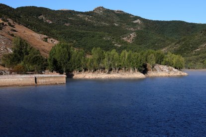 Embalse de Ruesga en la montaña Palentina.- ICAL CAL