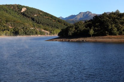Embalse de Ruesga en la montaña Palentina.- ICAL