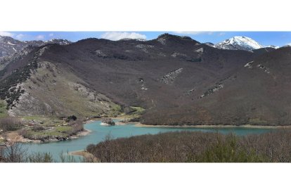 Embalse de Ruesga en la montaña Palentina.- ICAL