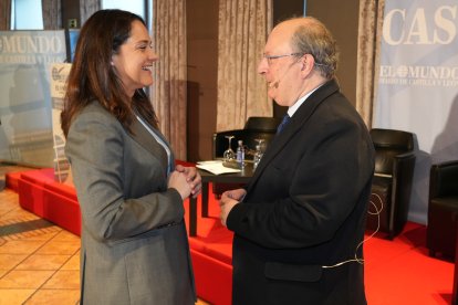 Adriana Ulibarri y Enrique Cabero antes del Club de Prensa de El Mundo: Corredor Atlántico: Un proyecto común. / LOSTAU