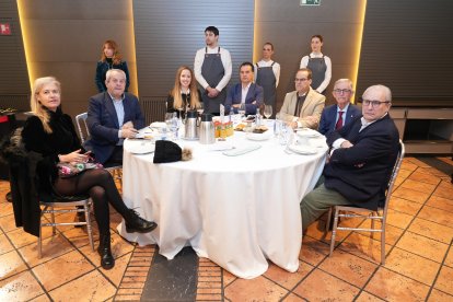Ana Remis, El Mundo Diario CyL; Miguel Ángel González Chao, MC Va Iniciativas Empresariales; Cristina Muñoz, Grupo Inmeva; Ignacio Ramos; Cayetano Cifuentes, Asesoría C. Cifuentes; Armando Reinoso, Vocal Consejo Provincial AECC; Ignacio San Millán, Dtor. General Asercomex Logistics. / J. M. LOSTAU