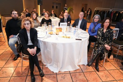 Sonia García, técnico de ASAJA; Francisco Manuel Díaz, Beatriz Rosillo y Ana Fernández de CESCyL;  Agustín Tapia, Dtor. Mutua Universal; Antonio Gato, director general Alta Velocidad 2003; Susana García y Cristina García de CESCYL.  / J. M. LOSTAU
